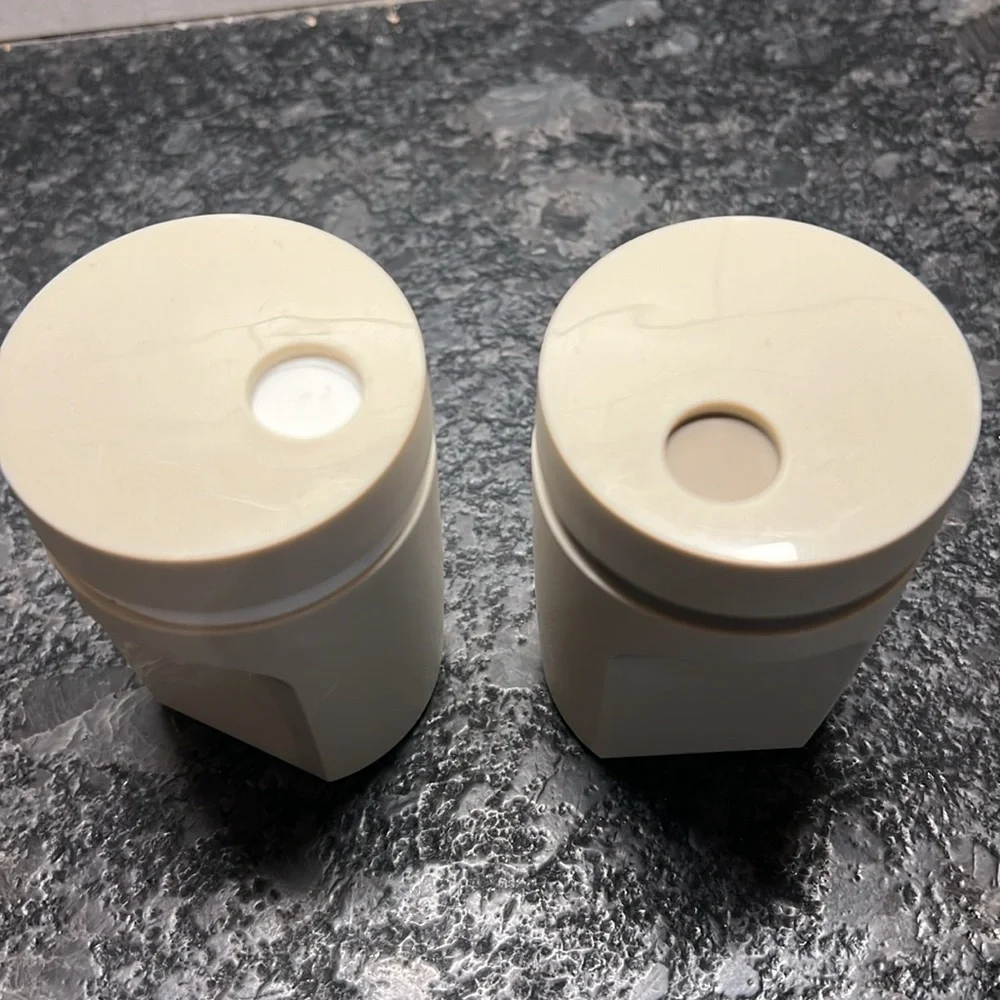 Tupperware salt pepper